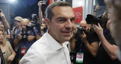 &Delta;&epsilon;&nu; &phi;&epsilon;ύ&gamma;&epsilon;&iota; &omicron; &Tau;&sigma;ί&pi;&rho;&alpha;&sigmaf;, &zeta;&eta;&tau;ά &laquo;&alpha;&nu;&alpha;&beta;ά&pi;&tau;&iota;&sigma;&eta;&raquo; &alpha;&pi;ό &tau;&omicron; &kappa;ό&mu;&mu;&alpha; -&Epsilon;&sigma;&omega;&kappa;&omicron;&mu;&mu;&alpha;&tau;&iota;&kappa;ά &laquo;&mu;&alpha;&chi;&alpha;ί&rho;&iota;&alpha;&raquo; &sigma;&tau;&omicron;&nu; &Sigma;&Upsilon;&Rho;&Iota;&Zeta;&Alpha; &mu;&epsilon;&tau;ά &tau;&eta;&nu; ή&tau;&tau;&alpha;