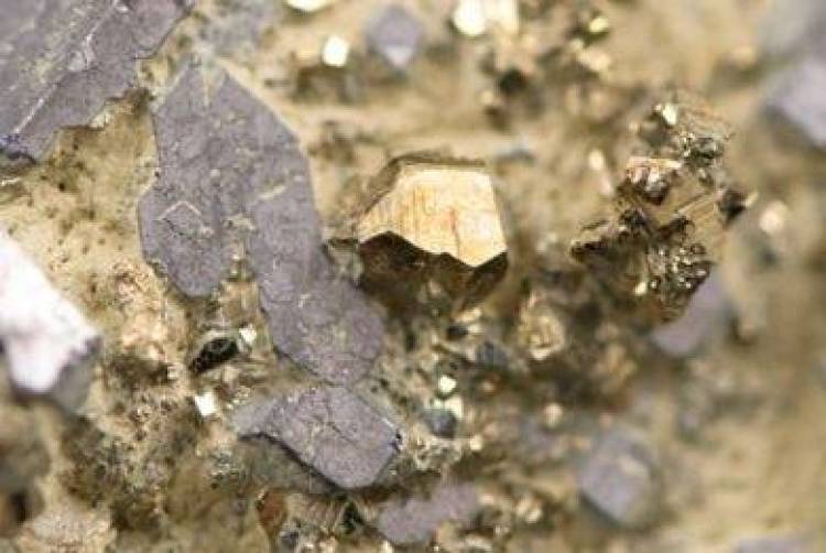 Οι σεισμοί μετατρέπουν το νερό σε χρυσό – Έρευνα