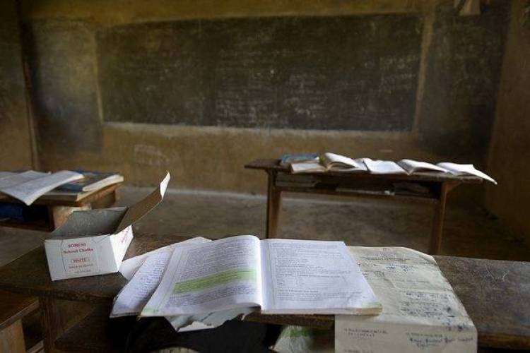 &Omicron;&iota; 800 ώ&rho;&epsilon;&sigmaf; &tau;&omega;&nu; &alpha;&rho;&chi;&alpha;ί&omega;&nu;