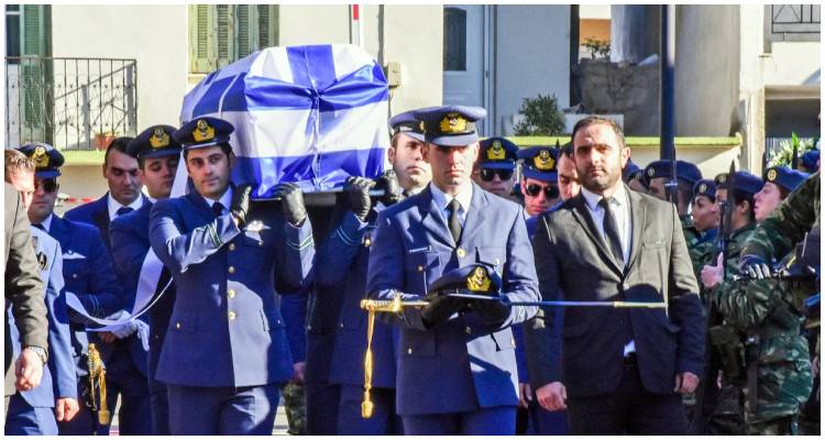 &Theta;&rho;ή&nu;&omicron;&sigmaf; &sigma;&tau;&omicron; &laquo;ύ&sigma;&tau;&alpha;&tau;&omicron; &chi;&alpha;ί&rho;&epsilon;&raquo; &sigma;&tau;&omicron;&nu; &upsilon;&pi;&omicron;&sigma;&mu;&eta;&nu;&alpha;&gamma;ό &Tau;&omicron;&upsilon;&rho;&omicron;ύ&tau;&sigma;&iota;&kappa;&alpha;: &laquo;&Alpha;&theta;ά&nu;&alpha;&tau;&omicron;&sigmaf;&raquo;, &phi;ώ&nu;&alpha;&zeta;&epsilon; &omicron; &kappa;ό&sigma;&mu;&omicron;&sigmaf; | &Alpha;&pi;&alpha;&rho;&eta;&gamma;ό&rho;&eta;&tau;&omicron;&iota; &omicron;&iota; &gamma;&omicron;&nu;&epsilon;ί&sigmaf;