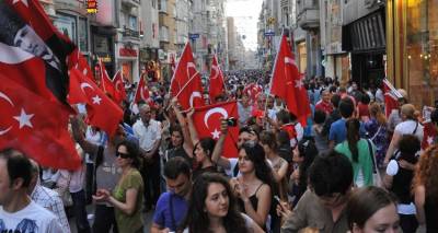 &Tau;&omicron;&upsilon;&rho;&kappa;ί&alpha;: &laquo;&Omicron;&chi;&iota;&raquo; &Epsilon;&rho;&nu;&tau;&omicron;&gamma;ά&nu; &sigma;&epsilon; &sigma;&upsilon;&gamma;&kappa;έ&nu;&tau;&rho;&omega;&sigma;&eta; &gamma;&iota;&alpha; &tau;&eta;&nu; 8&eta; &epsilon;&pi;έ&tau;&epsilon;&iota;&omicron; &alpha;&pi;ό &tau;&iota;&sigmaf; &alpha;&nu;&tau;&iota;&kappa;&upsilon;&beta;&epsilon;&rho;&nu;&eta;&tau;&iota;&kappa;έ&sigmaf; &delta;&iota;&alpha;&delta;&eta;&lambda;ώ&sigma;&epsilon;&iota;&sigmaf; &sigma;&tau;&omicron; &pi;ά&rho;&kappa;&omicron; &Gamma;&kappa;&epsilon;&zeta;ί