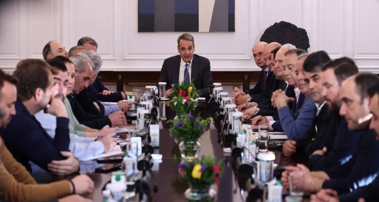 &laquo;&Rho;&alpha;&nu;&tau;&epsilon;&beta;&omicron;ύ &Pi;&alpha;&rho;&alpha;&sigma;&kappa;&epsilon;&upsilon;ή ή &alpha;&pi;ό &Delta;&epsilon;&upsilon;&tau;έ&rho;&alpha;, &alpha;&nu;&alpha;&lambda;ό&gamma;&omega;&sigmaf; &pi;ό&tau;&epsilon; &theta;&alpha; &phi;ύ&gamma;&omicron;&upsilon;&nu; &tau;&alpha; &tau;&rho;&alpha;&kappa;&tau;έ&rho; &alpha;&pi;ό &tau;&omicron;&upsilon;&sigmaf; &delta;&rho;ό&mu;&omicron;&upsilon;&sigmaf;&raquo;, &tau;&omicron; &mu;ή&nu;&upsilon;&mu;&alpha; &Mu;&alpha;&xi;ί&mu;&omicron;&upsilon; &sigma;&tau;&omicron;&upsilon;&sigmaf; &sigma;&kappa;&lambda;&eta;&rho;&omicron;ύ&sigmaf; &tau;&omega;&nu; &mu;&pi;&lambda;ό&kappa;&omega;&nu;