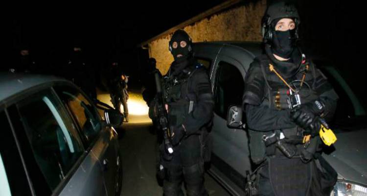 2016: &Eta; &chi;&rho;&omicron;&nu;&iota;ά &pi;&omicron;&upsilon; &sigma;&upsilon;&nu;&tau;&alpha;&rho;ά&chi;&theta;&eta;&kappa;&epsilon; &alpha;&pi;ό &tau;&eta;&nu; &tau;&rho;&omicron;&mu;&omicron;&kappa;&rho;&alpha;&tau;ί&alpha;