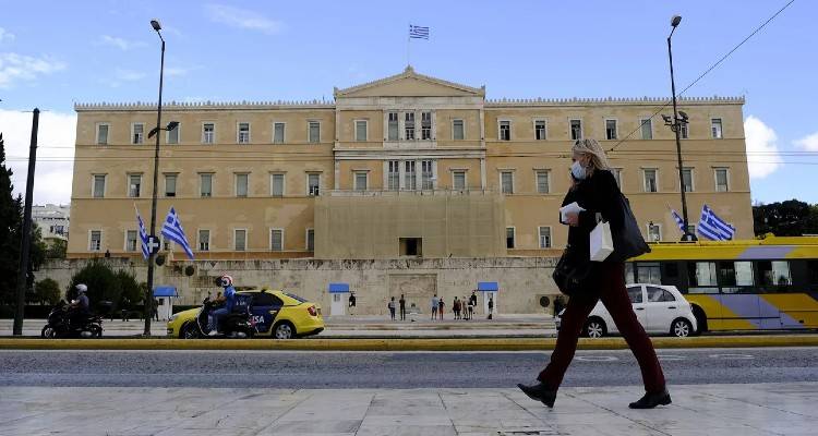 Συνεδριάζουν οι λοιμωξιολόγοι | Στον πάγο το άνοιγμα, τα σενάρια και οι διαφωνίες για τις μετακινήσεις το Πάσχα