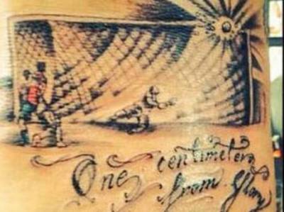 Έκανε το δοκάρι τατουάζ .