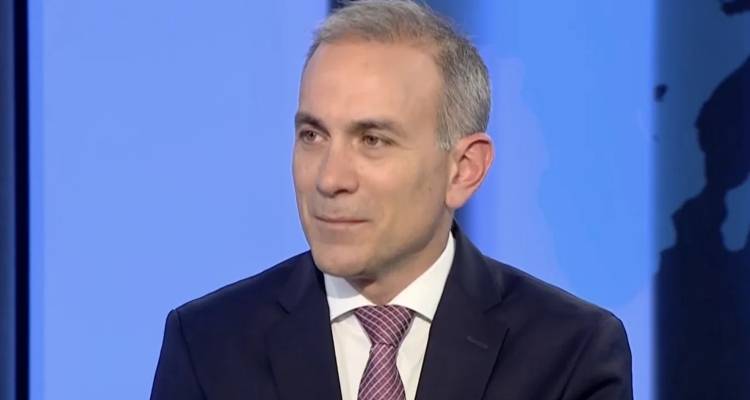 &Kappa;&omega;&nu;&sigma;&tau;&alpha;&nu;&tau;ί&nu;&omicron;&sigmaf; &Phi;ί&lambda;&eta;&sigmaf; &sigma;&tau;&omicron; iefimerida: &Tau;&iota; &nu;&alpha; &pi;&epsilon;&rho;&iota;&mu;έ&nu;&omicron;&upsilon;&mu;&epsilon; &kappa;&alpha;&iota; &tau;&iota; ό&chi;&iota; &sigma;&tau;&alpha; &epsilon;&lambda;&lambda;&eta;&nu;&omicron;&tau;&omicron;&upsilon;&rho;&kappa;&iota;&kappa;ά -&Tau;&iota; &theta;&alpha; &gamma;ί&nu;&epsilon;&iota; &alpha;&nu; &epsilon;&kappa;&lambda;&epsilon;&gamma;&epsilon;ί &omicron; &Tau;&rho;&alpha;&mu;&pi;