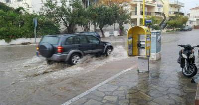 Εικόνες από τη βροχερή Μύρινα (photos)