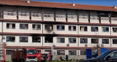 Έ&nu;&alpha;&sigmaf; &nu;&epsilon;&kappa;&rho;ό&sigmaf;, 5 &tau;&rho;&alpha;&upsilon;&mu;&alpha;&tau;ί&epsilon;&sigmaf; &alpha;&pi;ό &tau;&eta; &phi;&omega;&tau;&iota;ά &sigma;&tau;&omicron; &nu;&omicron;&sigma;&omicron;&kappa;&omicron;&mu;&epsilon;ί&omicron; &Pi;&alpha;&pi;&alpha;&nu;&iota;&kappa;&omicron;&lambda;ά&omicron;&upsilon; | &Epsilon;&kappa;&tau;ά&kappa;&tau;&omega;&sigmaf; &sigma;&tau;&eta; &Theta;&epsilon;&sigma;&sigma;&alpha;&lambda;&omicron;&nu;ί&kappa;&eta; &Pi;&lambda;&epsilon;ύ&rho;&eta;&sigmaf;-&Gamma;&kappa;ά&gamma;&kappa;&alpha;