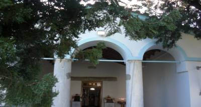 Λαμπροτρίτη στην Παλιά Μητρόπολη: Θεία Λειτουργία και ανοιξιάτικη περιήγηση (photos)