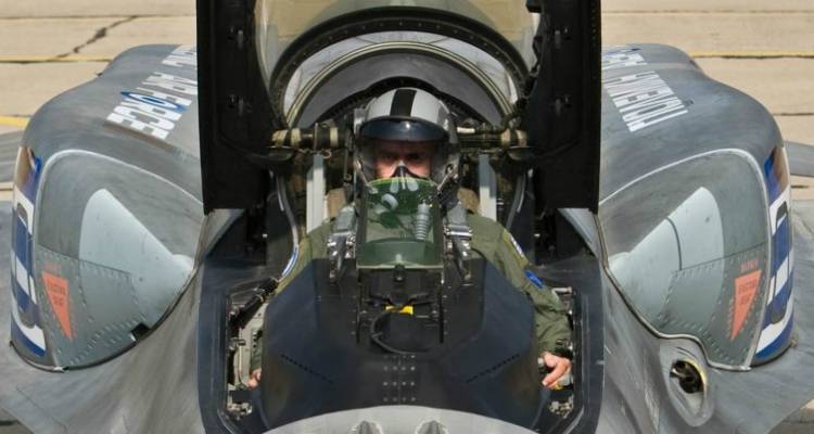 Ο Λημνιός Λουκάς Θεοχαρόπουλος εξηγεί πώς είναι να πετάς με την ελληνική σημαία