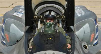 Ο Λημνιός Λουκάς Θεοχαρόπουλος εξηγεί πώς είναι να πετάς με την ελληνική σημαία