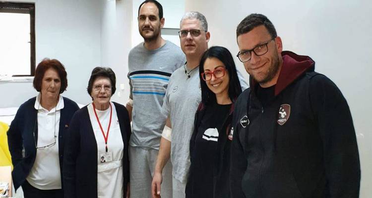 Ή&phi;&alpha;&iota;&sigma;&tau;&omicron;&sigmaf; &Lambda;ή&mu;&nu;&omicron;&upsilon;: &Sigma;&tau;&eta;&rho;ί&zeta;&epsilon;&iota; έ&mu;&pi;&rho;&alpha;&kappa;&tau;&alpha; &tau;&eta;&nu; &epsilon;&theta;&epsilon;&lambda;&omicron;&nu;&tau;&iota;&kappa;ή &alpha;&iota;&mu;&omicron;&delta;&omicron;&sigma;ί&alpha; (photos)