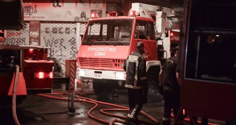 &Sigma;&omicron;&kappa; &sigma;&tau;&eta;&nu; &Kappa;&omicron;&mu;&omicron;&tau;&eta;&nu;ή: &Nu;&epsilon;&kappa;&rho;ή 7&chi;&rho;&omicron;&nu;&eta; &alpha;&pi;ό &phi;&omega;&tau;&iota;ά &sigma;&epsilon; &pi;&alpha;&rho;ά&gamma;&kappa;&alpha; | &Sigma;ώ&theta;&eta;&kappa;&alpha;&nu; &tau;&alpha; 6 &alpha;&delta;έ&lambda;&phi;&iota;&alpha; &tau;&eta;&sigmaf;