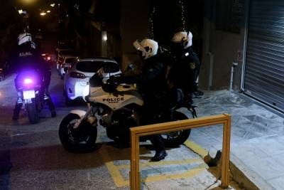 &Pi;&epsilon;&rho;&iota;έ&lambda;&omicron;&upsilon;&sigma;&epsilon; &tau;&eta; &gamma;&upsilon;&nu;&alpha;ί&kappa;&alpha; &tau;&omicron;&upsilon; &mu;&epsilon; &epsilon;ύ&phi;&lambda;&epsilon;&kappa;&tau;&omicron; &upsilon;&gamma;&rho;ό &kappa;&alpha;&iota; &tau;&eta;&sigmaf; έ&beta;&alpha;&lambda;&epsilon; &phi;&omega;&tau;&iota;ά