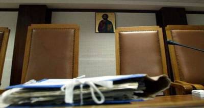 &Sigma;&tau;&omicron; &nu;ό&mu;&omicron; &laquo;&Kappa;&alpha;&tau;&sigma;έ&lambda;&eta;&raquo; &upsilon;&pi;&epsilon;&rho;&chi;&rho;&epsilon;&omega;&mu;έ&nu;&alpha; &nu;&omicron;&iota;&kappa;&omicron;&kappa;&upsilon;&rho;&iota;ά &tau;&eta;&sigmaf; &Lambda;ή&mu;&nu;&omicron;&upsilon; (mp3)