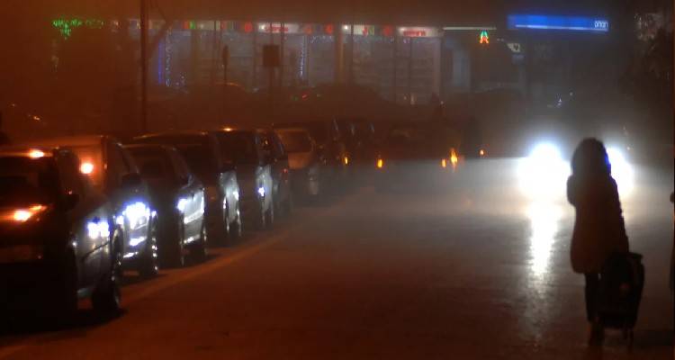 &Epsilon;&phi;&iota;ά&lambda;&tau;&eta;&sigmaf; &gamma;&iota;&alpha; 34&chi;&rho;&omicron;&nu;&eta; &sigma;&tau;&omicron; &Pi;&alpha;&lambda;&alpha;&iota;ό &Phi;ά&lambda;&eta;&rho;&omicron;: &Tau;&eta; &beta;ί&alpha;&sigma;&epsilon; &epsilon;&nu;ώ &pi;&epsilon;&rho;ί&mu;&epsilon;&nu;&epsilon; &tau;&omicron; &lambda;&epsilon;&omega;&phi;&omicron;&rho;&epsilon;ί&omicron; -&laquo;&Theta;έ&lambda;&epsilon;&iota;&sigmaf; &nu;&alpha; &gamma;ί&nu;&epsilon;&iota;&sigmaf; &tau;&omicron; &kappa;&omicron;&rho;ί&tau;&sigma;&iota; &mu;&omicron;&upsilon;;&raquo;