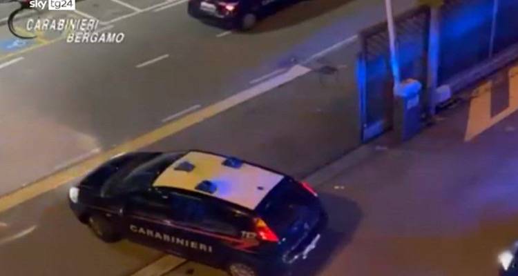 Φρίκη στην Ιταλία: 27χρονη μητέρα έπνιξε τα δύο μωρά της | Πώς την ανακάλυψαν οι αρχές