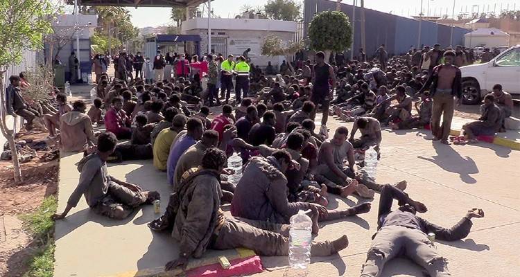 &Epsilon;&iota;&kappa;ό&nu;&epsilon;&sigmaf; &sigma;&omicron;&kappa; &sigma;&tau;&alpha; &sigma;ύ&nu;&omicron;&rho;&alpha; &Iota;&sigma;&pi;&alpha;&nu;ί&alpha;&sigmaf;-&Mu;&alpha;&rho;ό&kappa;&omicron;&upsilon;: &Sigma;&omega;&rho;&omicron;ί &alpha;&pi;ό &pi;&tau;ώ&mu;&alpha;&tau;&alpha; &kappa;&alpha;&iota; &tau;&rho;&alpha;&upsilon;&mu;&alpha;&tau;ί&epsilon;&sigmaf; &mu;&epsilon;&tau;&alpha;&nu;ά&sigma;&tau;&epsilon;&sigmaf;