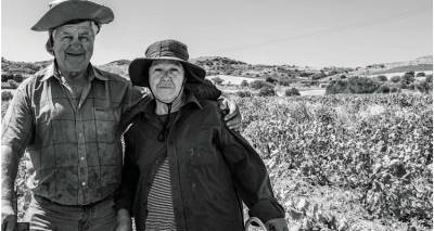 &Omicron; &laquo;&Gamma;&alpha;&sigma;&tau;&rho;&omicron;&nu;ό&mu;&omicron;&sigmaf;&raquo; &pi;&alpha;&rho;&omicron;&upsilon;&sigma;&iota;ά&zeta;&epsilon;&iota; &tau;&alpha; &tau;έ&sigma;&sigma;&epsilon;&rho;&alpha; &omicron;&iota;&nu;&omicron;&pi;&omicron;&iota;&epsilon;ί&alpha; &tau;&eta;&sigmaf; &Lambda;ή&mu;&nu;&omicron;&upsilon; &pi;&omicron;&upsilon; &beta;&rho;&alpha;&beta;&epsilon;ύ&tau;&eta;&kappa;&alpha;&nu; &pi;&rho;ό&sigma;&phi;&alpha;&tau;&alpha;.