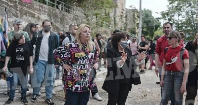 &Alpha;&pi;ό 10 &chi;&rho;ό&nu;&iota;&alpha; &kappa;ά&theta;&epsilon;&iota;&rho;&xi;&eta; &sigma;&tau;&omicron;&nu; &kappa;&omicron;&sigma;&mu;&eta;&mu;&alpha;&tau;&omicron;&pi;ώ&lambda;&eta; &kappa;&alpha;&iota; &tau;&omicron;&nu; &mu;&epsilon;&sigma;ί&tau;&eta; &gamma;&iota;&alpha; &tau;&omicron;&nu; &theta;ά&nu;&alpha;&tau;&omicron; &tau;&omicron;&upsilon; &Zeta;&alpha;&kappa; &Kappa;&omega;&sigma;&tau;ό&pi;&omicron;&upsilon;&lambda;&omicron;&upsilon;