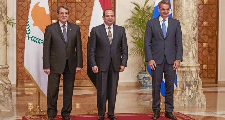 &Tau;&omicron; &mu;ή&nu;&upsilon;&mu;&alpha; &tau;&eta;&sigmaf; &sigma;&upsilon;&mu;&phi;&omega;&nu;ί&alpha;&sigmaf; &Epsilon;&lambda;&lambda;ά&delta;&alpha;&sigmaf;-&Kappa;ύ&pi;&rho;&omicron;&upsilon;-&Alpha;&iota;&gamma;ύ&pi;&tau;&omicron;&upsilon; &sigma;&epsilon; &phi;ί&lambda;&omicron;&upsilon;&sigmaf; &kappa;&alpha;&iota; &alpha;&nu;&tau;&iota;&pi;ά&lambda;&omicron;&upsilon;&sigmaf;