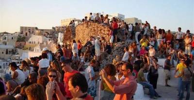 «Απογειώθηκαν» οι αφίξεις ξένων τουριστών τον Ιούλιο