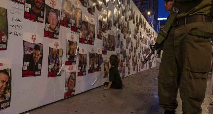 Θρίλερ με την απελευθέρωση ομήρων από τη Χαμάς -Συνεχίζονται οι σφοδροί βομβαρδισμοί του Ισραήλ στη Γάζα