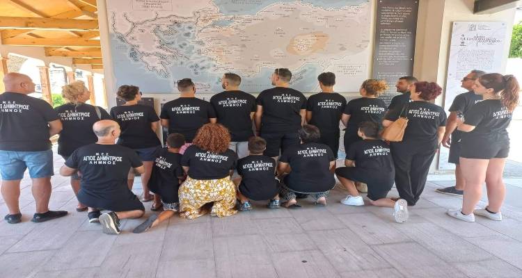 &Pi;&lambda;ώ&rho;&eta; &gamma;&iota;&alpha; &Chi;ί&omicron; &beta;ά&zeta;&epsilon;&iota; &omicron; &Mu;&Epsilon;&Sigma; &laquo;&Omicron; Ά&Gamma;&Iota;&Omicron;&Sigma; &Delta;&Eta;&Mu;&Eta;&Tau;&Rho;&Iota;&Omicron;&Sigma;&raquo;