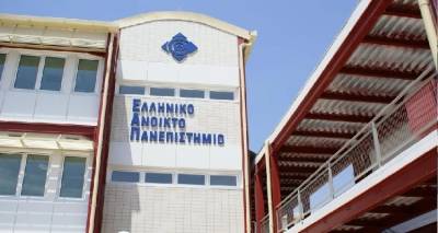 &Epsilon;&Alpha;&Pi;: &Chi;&omega;&rho;ί&sigmaf; &delta;ί&delta;&alpha;&kappa;&tau;&rho;&alpha; &omicron;&iota; &phi;&omicron;&iota;&tau;&eta;&tau;έ&sigmaf; ά&nu;&omega; &tau;&omega;&nu; 70 &epsilon;&tau;ώ&nu;