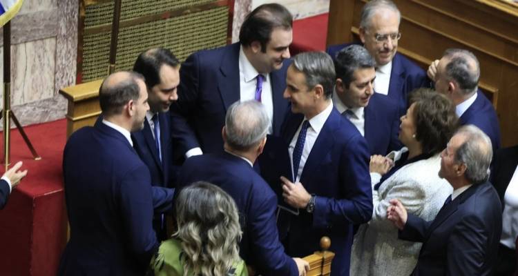 &Delta;&eta;&mu;ό&sigma;&iota;&omicron;&iota; &upsilon;&pi;ά&lambda;&lambda;&eta;&lambda;&omicron;&iota;: &Tau;&iota; &sigma;&chi;&epsilon;&delta;&iota;ά&zeta;&epsilon;&iota; &eta; &kappa;&upsilon;&beta;έ&rho;&nu;&eta;&sigma;&eta; &gamma;&iota;&alpha; &tau;&eta;&nu; ά&rho;&sigma;&eta; &mu;&omicron;&nu;&iota;&mu;ό&tau;&eta;&tau;&alpha;&sigmaf; &sigma;&tau;&eta;&nu; &alpha;&nu;&alpha;&theta;&epsilon;ώ&rho;&eta;&sigma;&eta; &tau;&omicron;&upsilon; &Sigma;&upsilon;&nu;&tau;ά&gamma;&mu;&alpha;&tau;&omicron;&sigmaf;