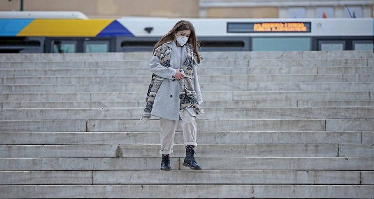 &Kappa;&omicron;&rho;&omega;&nu;&omicron;ϊό&sigmaf;: 21.121 &nu;έ&alpha; &kappa;&rho;&omicron;ύ&sigma;&mu;&alpha;&tau;&alpha; | 54 &theta;ά&nu;&alpha;&tau;&omicron;&iota; &kappa;&alpha;&iota; 365 &delta;&iota;&alpha;&sigma;&omega;&lambda;&eta;&nu;&omega;&mu;έ&nu;&omicron;&iota;