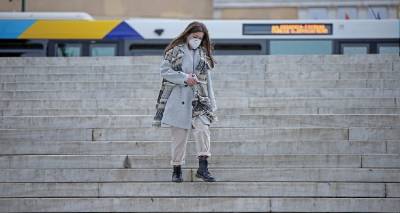 &Kappa;&omicron;&rho;&omega;&nu;&omicron;ϊό&sigmaf;: 21.121 &nu;έ&alpha; &kappa;&rho;&omicron;ύ&sigma;&mu;&alpha;&tau;&alpha; | 54 &theta;ά&nu;&alpha;&tau;&omicron;&iota; &kappa;&alpha;&iota; 365 &delta;&iota;&alpha;&sigma;&omega;&lambda;&eta;&nu;&omega;&mu;έ&nu;&omicron;&iota;