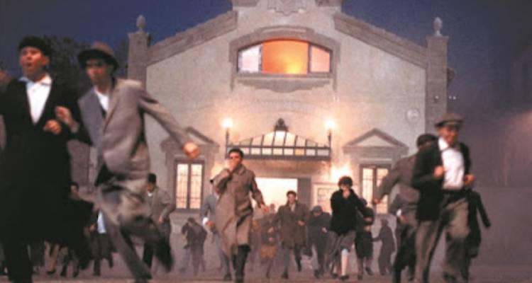 &Omicron; &Alpha;&rho;&iota;&sigma;&tau;&epsilon;ί&delta;&eta;&sigmaf; &Tau;&sigma;&omicron;&tau;&rho;&omicron;ύ&delta;&eta;&sigmaf; &sigma;&tau;&omicron; &sigma;&tau;&omicron;ύ&nu;&tau;&iota;&omicron; &tau;&omicron;&upsilon; FM100 &alpha;&nu;&alpha;&sigma;ύ&rho;&epsilon;&iota; &tau;&omicron; &chi;&rho;&omicron;&nu;&iota;&kappa;ό &tau;&eta;&sigmaf; &laquo;&Mu;&epsilon;&gamma;ά&lambda;&eta;&sigmaf; &Sigma;&upsilon;&mu;&phi;&omicron;&rho;ά&sigmaf;&raquo; &tau;&eta;&sigmaf; &Lambda;ή&mu;&nu;&omicron;&upsilon;!