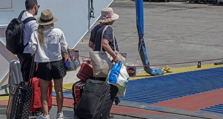 &Tau;&alpha;&xi;ί&delta;&iota;&alpha; &mu;&epsilon; &pi;&lambda;&omicron;ί&alpha;: &Alpha;&upsilon;&xi;ά&nu;&epsilon;&tau;&alpha;&iota; &omicron; &alpha;&rho;&iota;&theta;&mu;ό&sigmaf; &tau;&omega;&nu; &epsilon;&pi;&iota;&beta;&alpha;&tau;ώ&nu; &mu;&epsilon;&tau;ά &tau;&iota;&sigmaf; 15 &Iota;&omicron;&upsilon;&nu;ί&omicron;&upsilon;