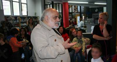 &Chi;&rho;ή&sigma;&tau;&omicron;&sigmaf; &Mu;&pi;&omicron;&upsilon;&lambda;ώ&tau;&eta;&sigmaf;: Έ&nu;&alpha;&sigmaf; &lambda;ά&tau;&rho;&eta;&sigmaf; &kappa;&alpha;&iota; &sigma;&upsilon;&lambda;&lambda;έ&kappa;&tau;&eta;&sigmaf; &tau;&omicron;&upsilon; &pi;&alpha;&iota;&delta;&iota;&kappa;&omicron;ύ &pi;&alpha;&iota;&chi;&nu;&iota;&delta;&iota;&omicron;ύ &kappa;&alpha;&iota; &tau;&eta;&sigmaf; &pi;&alpha;&iota;&delta;&iota;&kappa;ή&sigmaf; &Lambda;&omicron;&gamma;&omicron;&tau;&epsilon;&chi;&nu;ί&alpha;&sigmaf;