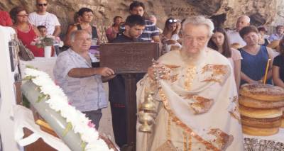 Φωτορεπορτάζ από τη Θεία Λειτουργία στην Παναγιά «Κακαβιώτισσα»