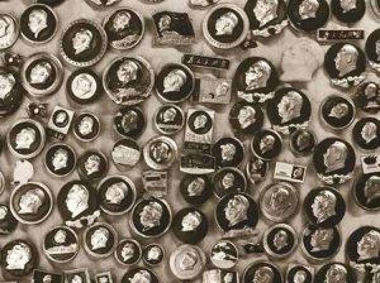 Έ&lambda;&lambda;&epsilon;&iota;&mu;&mu;&alpha; &mu;&epsilon;&gamma;&alpha;&lambda;&epsilon;ί&omicron;&upsilon;. &Kappa;&alpha;&iota; &lambda;&omicron;&iota;&pi;ό&nu;;