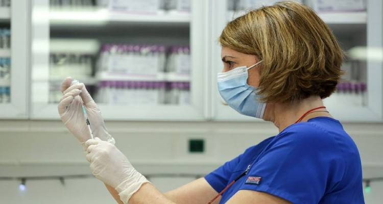 Σήμερα φτάνουν τα πρώτα εμβόλια στη Λήμνο | Τρίτη ξεκινάει ο εμβολιασμός