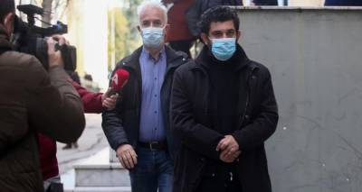 &Alpha;&pi;&omicron;&lambda;&omicron;&gamma;&epsilon;ί&tau;&alpha;&iota; &omicron; &pi;&alpha;&pi;ά&sigmaf;-&beta;&iota;&alpha;&sigma;&tau;ή&sigmaf; | &Pi;&alpha;&rho;&alpha;&iota;&tau;ή&theta;&eta;&kappa;&epsilon; &omicron; &delta;&iota;&kappa;&eta;&gamma;ό&rho;&omicron;&sigmaf; &tau;&omicron;&upsilon; &mu;&epsilon;&tau;ά &tau;&iota;&sigmaf; &nu;έ&epsilon;&sigmaf; &kappa;&alpha;&tau;&alpha;&gamma;&gamma;&epsilon;&lambda;ί&epsilon;&sigmaf;