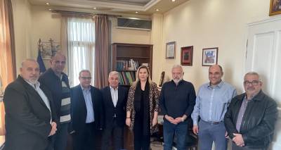 &Lambda;ή&mu;&nu;&omicron;&sigmaf;: &Sigma;&upsilon;&nu;ά&nu;&tau;&eta;&sigma;&eta; &Gamma;&epsilon;ώ&rho;&gamma;&alpha; &mu;&epsilon; &tau;&omicron;&nu; &Pi;&rho;ό&epsilon;&delta;&rho;&omicron; &kappa;&alpha;&iota; &mu;έ&lambda;&eta; &tau;&omicron;&upsilon; &Epsilon;&pi;&iota;&mu;&epsilon;&lambda;&eta;&tau;&eta;&rho;ί&omicron;&upsilon; &Lambda;έ&sigma;&beta;&omicron;&upsilon;