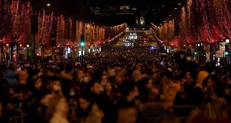 &Gamma;&alpha;&lambda;&lambda;ί&alpha;: &Alpha;&kappa;&upsilon;&rho;ώ&nu;&omicron;&nu;&tau;&alpha;&iota; &omicron;&iota; &epsilon;&omicron;&rho;&tau;&alpha;&sigma;&tau;&iota;&kappa;έ&sigmaf; &epsilon;&kappa;&delta;&eta;&lambda;ώ&sigma;&epsilon;&iota;&sigmaf; &Chi;&rho;&iota;&sigma;&tau;&omicron;&upsilon;&gamma;έ&nu;&nu;&omega;&nu; &kappa;&alpha;&iota; &Pi;&rho;&omega;&tau;&omicron;&chi;&rho;&omicron;&nu;&iota;ά&sigmaf; &lambda;ό&gamma;&omega; &tau;&eta;&sigmaf; &mu;&epsilon;&tau;ά&lambda;&lambda;&alpha;&xi;&eta;&sigmaf; Ό&mu;&iota;&kappa;&rho;&omicron;&nu;