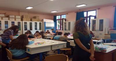 &Omicron;&iota; &mu;&alpha;&theta;&eta;&tau;έ&sigmaf; &tau;&omicron;&upsilon; &Gamma;&upsilon;&mu;&nu;&alpha;&sigma;ί&omicron;&upsilon; &Lambda;&iota;&beta;&alpha;&delta;&omicron;&chi;&omega;&rho;ί&omicron;&upsilon; &epsilon;ί&pi;&alpha;&nu; &laquo;ό&chi;&iota;&raquo; &sigma;&tau;&omicron;&nu; &epsilon;&kappa;&phi;&omicron;&beta;&iota;&sigma;&mu;ό &mu;έ&sigma;&alpha; &alpha;&pi;ό &beta;&iota;&omega;&mu;&alpha;&tau;&iota;&kappa;έ&sigmaf; &delta;&rho;ά&sigma;&epsilon;&iota;&sigmaf;