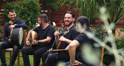 &laquo;&Pi;&rho;ώ&tau;&omicron;&sigmaf; &Sigma;&upsilon;&rho;&tau;ό&sigmaf; - &Pi;&alpha;&rho;&alpha;&delta;&omicron;&sigma;&iota;&alpha;&kappa;ά &Sigma;&upsilon;&rho;&tau;ά&raquo; &eta; &nu;έ&alpha; &delta;&omicron;&upsilon;&lambda;&epsilon;&iota;ά  &tau;&omicron;&upsilon; &Lambda;&eta;&mu;&nu;&iota;&omicron;ύ &lambda;&upsilon;&rho;ά&rho;&eta; &Pi;&alpha;&nu;&alpha;&gamma;&iota;ώ&tau;&eta; &Chi;&alpha;&tau;&zeta;ό&gamma;&lambda;&omicron;&upsilon; (video)