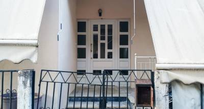 «Είχε πολλούς συντρόφους και με ενοχλούσε»: Σοκ από τη μητροκτονία στα Τρίκαλα, σήμερα στον ανακριτή ο 18χρονος