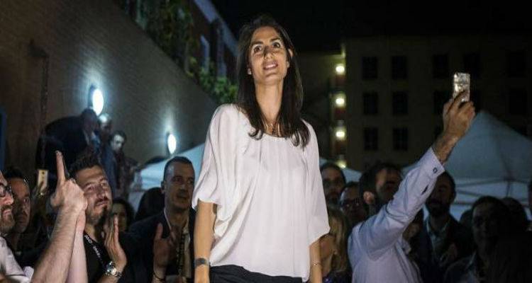 &Eta; &Rho;ώ&mu;&eta; &epsilon;&xi;έ&lambda;&epsilon;&xi;&epsilon; &gamma;&iota;&alpha; &pi;&rho;ώ&tau;&eta; &phi;&omicron;&rho;ά &gamma;&upsilon;&nu;&alpha;ί&kappa;&alpha; &delta;ή&mu;&alpha;&rho;&chi;&omicron;