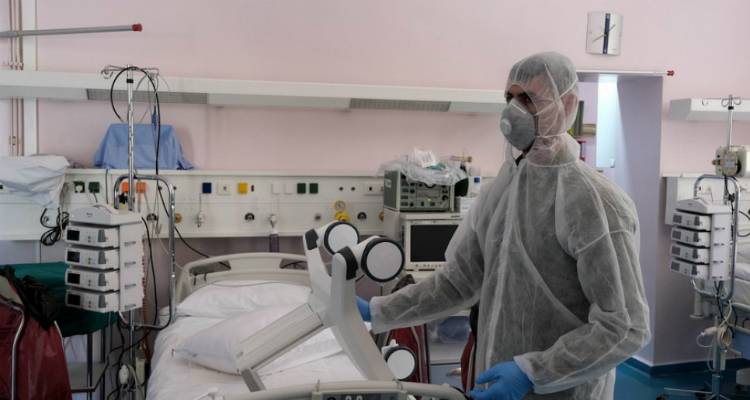 &Kappa;&omicron;&rho;&omega;&nu;&omicron;ϊό&sigmaf;: 5 &nu;έ&alpha; &kappa;&rho;&omicron;ύ&sigma;&mu;&alpha;&tau;&alpha; | &Kappa;&alpha;&nu;έ&nu;&alpha;&sigmaf; &theta;ά&nu;&alpha;&tau;&omicron;&sigmaf; &tau;&omicron; &tau;&epsilon;&lambda;&epsilon;&upsilon;&tau;&alpha;ί&omicron; 24&omega;&rho;&omicron;