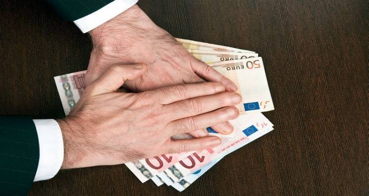 &Nu;ό&mu;&iota;&mu;&omicron;&iota; &omicron;&iota; &laquo;&kappa;&omicron;&rho;&iota;&omicron;ί&raquo; ό&tau;&alpha;&nu; &alpha;&pi;&omicron;&delta;&epsilon;&iota;&kappa;&nu;ύ&omicron;&upsilon;&nu; &delta;&omega;&rho;&omicron;&delta;&omicron;&kappa;ί&alpha; &delta;&eta;&mu;&omicron;&sigma;ί&omega;&nu; &upsilon;&pi;&alpha;&lambda;&lambda;ή&lambda;&omega;&nu;