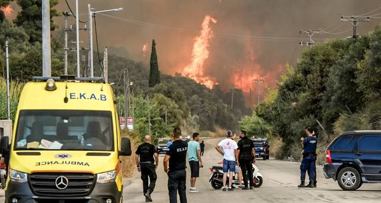 Live: Δύσκολη η κατάσταση στο πύρινο μέτωπο της Αχαΐας -Μάχη με τις φλόγες σε Κεφαλονιά, Πρέβεζα, Ιωάννινα, Χίο και Ζάκυνθο