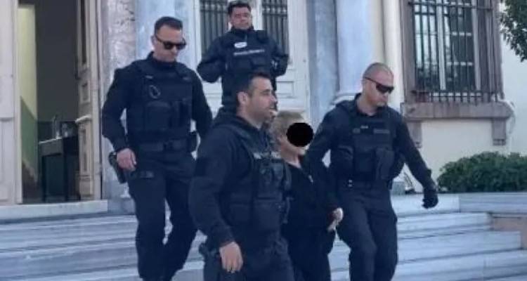 &Mu;&upsilon;&tau;&iota;&lambda;ή&nu;&eta;: &Epsilon;&kappa;&tau;ό&sigmaf; &phi;&upsilon;&lambda;&alpha;&kappa;ή&sigmaf; &eta; &sigma;ύ&zeta;&upsilon;&gamma;&omicron;&sigmaf; &iota;&delta;&iota;&omicron;&kappa;&tau;ή&tau;&eta; &tau;&alpha;&beta;έ&rho;&nu;&alpha;&sigmaf; &pi;&omicron;&upsilon; &tau;&omicron;&nu; &pi;&epsilon;&rho;&iota;έ&lambda;&omicron;&upsilon;&sigma;&epsilon; &mu;&epsilon; &beta;&epsilon;&nu;&zeta;ί&nu;&eta; - &Tau;&eta;&nu; &upsilon;&pi;&omicron;&sigma;&tau;ή&rho;&iota;&xi;&epsilon; &omicron; ί&delta;&iota;&omicron;&sigmaf; &sigma;&tau;&omicron; &delta;&iota;&kappa;&alpha;&sigma;&tau;ή&rho;&iota;&omicron;