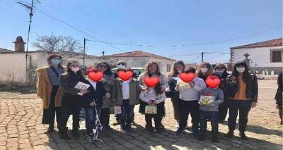 &Lambda;ή&mu;&nu;&omicron;&sigmaf;: &Tau;&alpha; &pi;&alpha;&iota;&delta;&iota;ά &tau;&omicron;&upsilon; &Epsilon;&iota;&delta;&iota;&kappa;&omicron;ύ &Sigma;&chi;&omicron;&lambda;&epsilon;ί&omicron;&upsilon; έ&delta;&omega;&sigma;&alpha;&nu; &tau;&omicron;&nu; &pi;&alpha;&lambda;&mu;ό &tau;&omicron;&upsilon; &epsilon;&omicron;&rho;&tau;&alpha;&sigma;&mu;&omicron;ύ &tau;&eta;&sigmaf; 25&eta;&sigmaf; &Mu;&alpha;&rho;&tau;ί&omicron;&upsilon; &sigma;&tau;&eta;&nu; &Kappa;&alpha;&lambda;&lambda;&iota;&theta;έ&alpha;